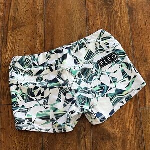 Fleo Women's Geometric Green and White Shorts